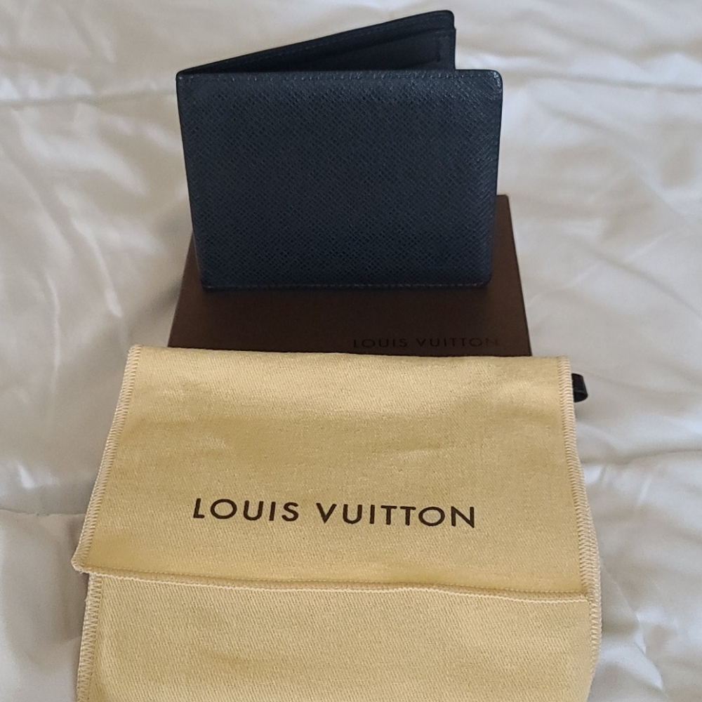 Louis Vuitton men's taiga wallet